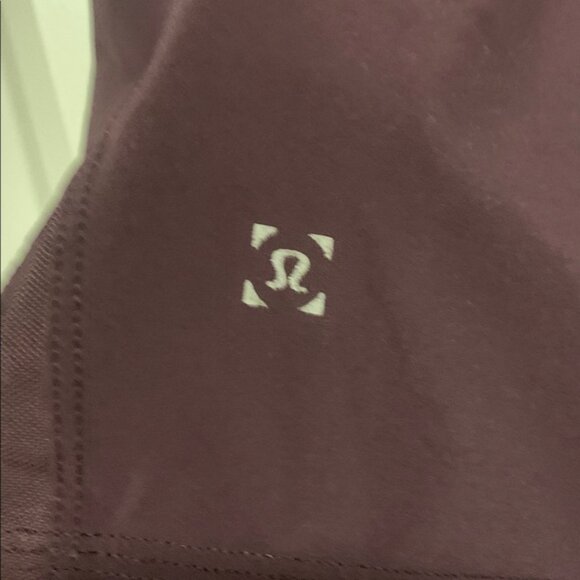 Lululemon Men's Burgundy Shorts, Size LargeExcellent Condition, no size dot - Picture 2 of 9
